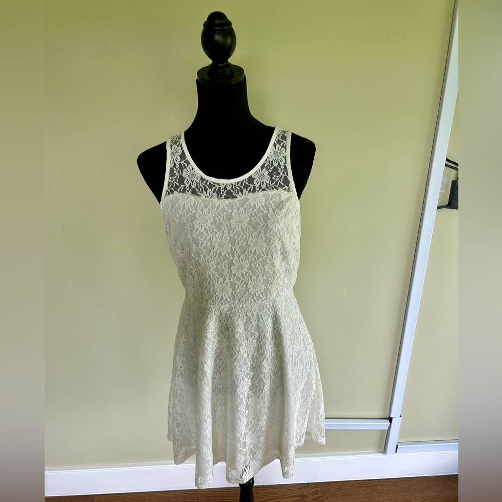 Pinky lace white dress. Size large